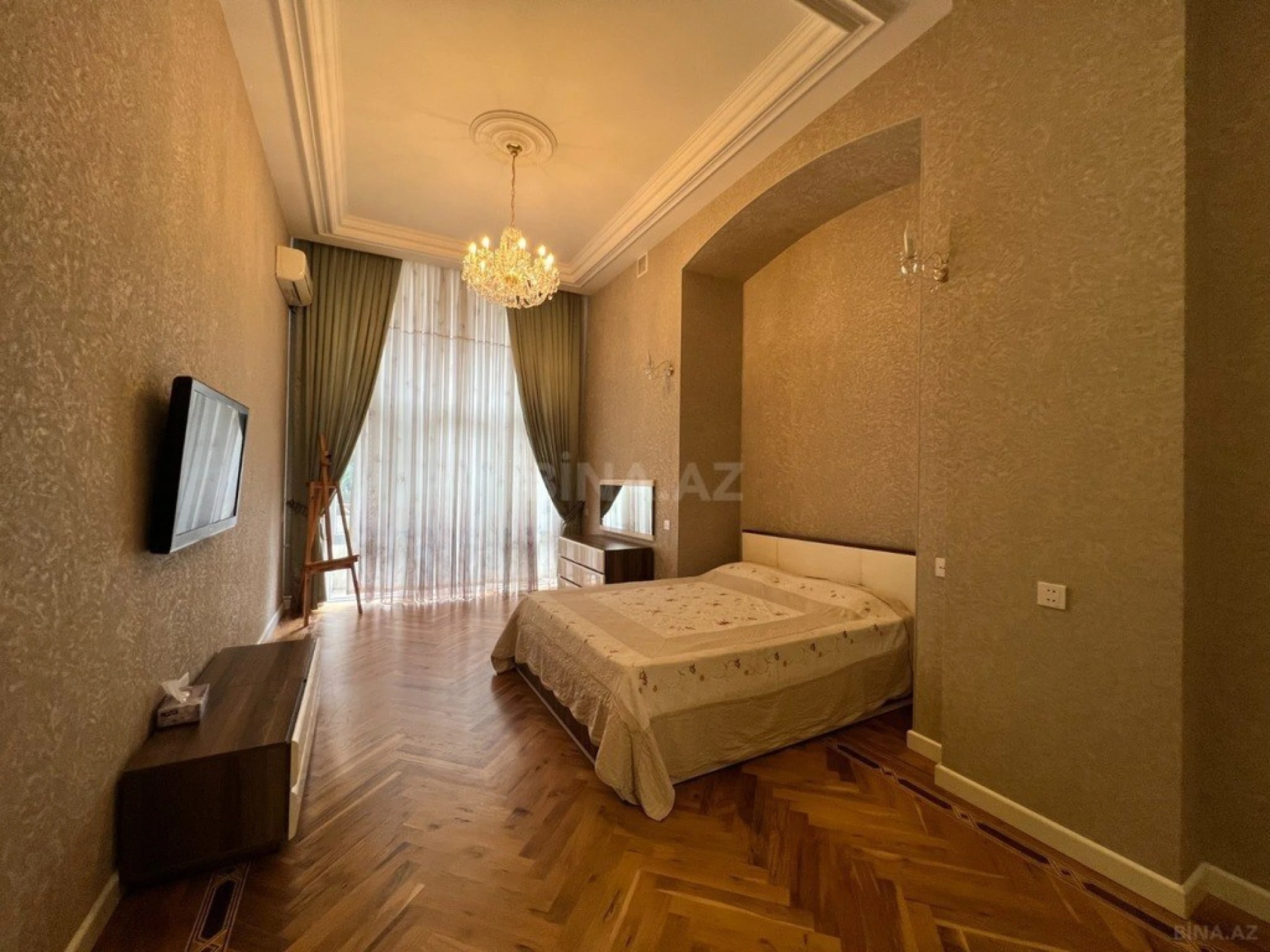 Kirayə verilir 4 otaqlı mənzil 200 m²