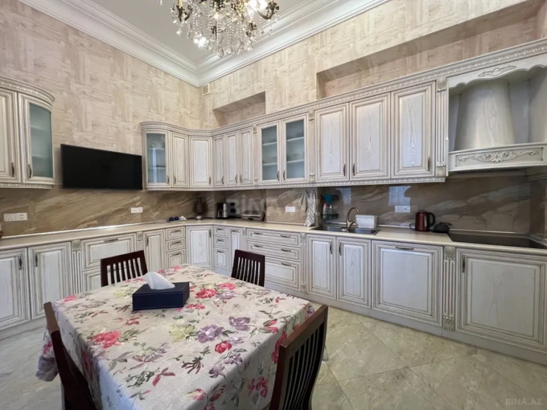 Kirayə verilir 4 otaqlı mənzil 200 m²