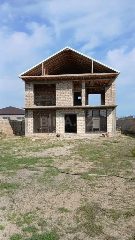 Satılır 5 otaqlı həyət evi 200 m²