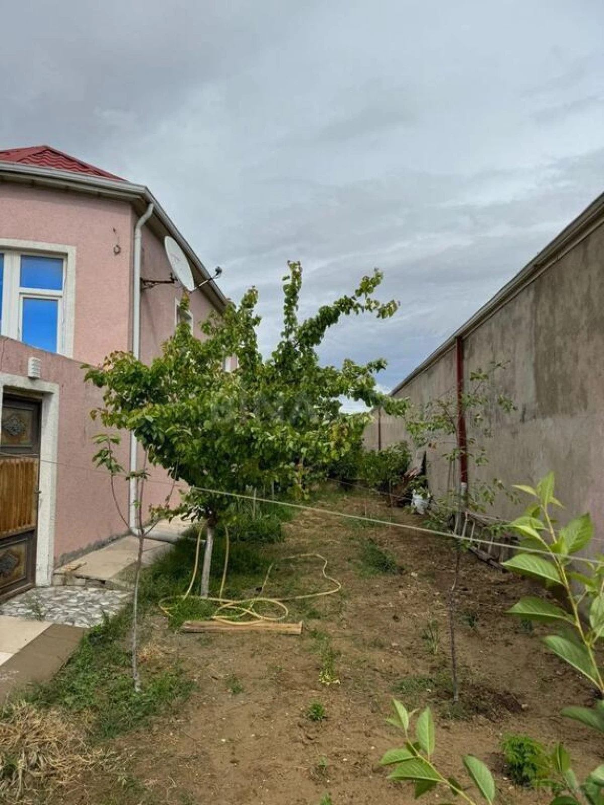 Satılır 6 otaqlı həyət evi 200 m²