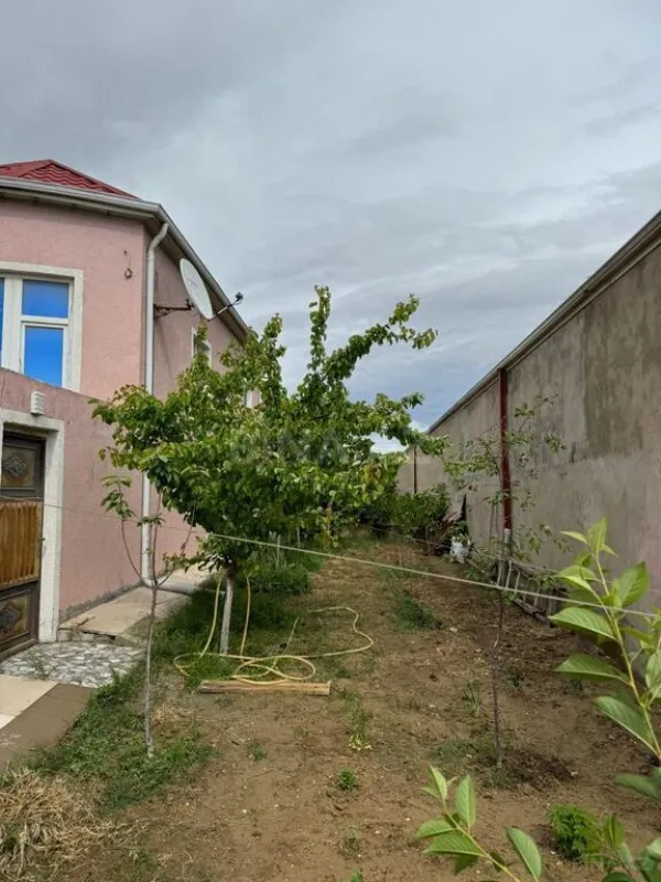 Satılır 6 otaqlı həyət evi 200 m²