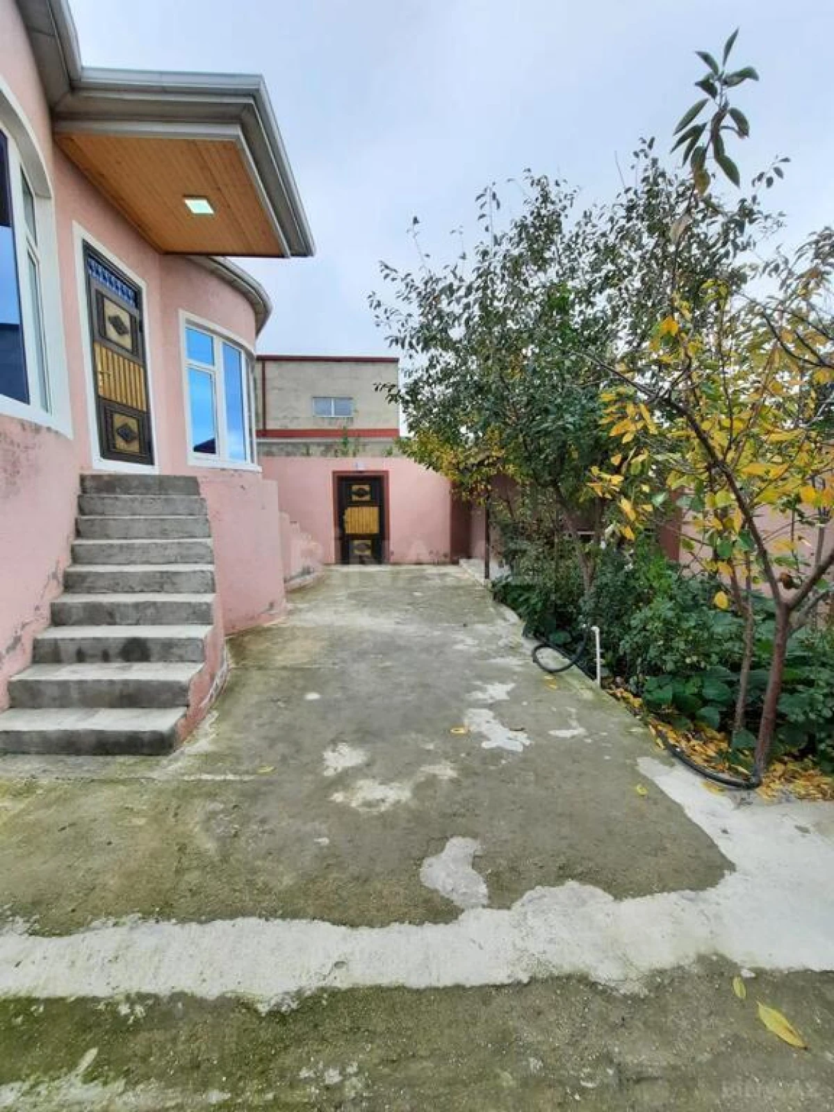 Satılır 6 otaqlı həyət evi 200 m²