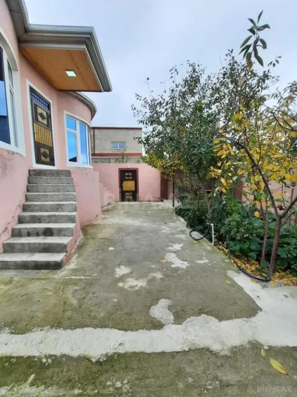 Satılır 6 otaqlı həyət evi 200 m²