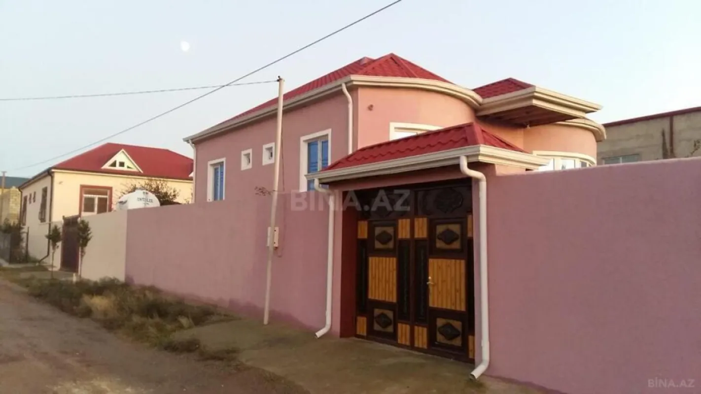 Satılır 6 otaqlı həyət evi 200 m²