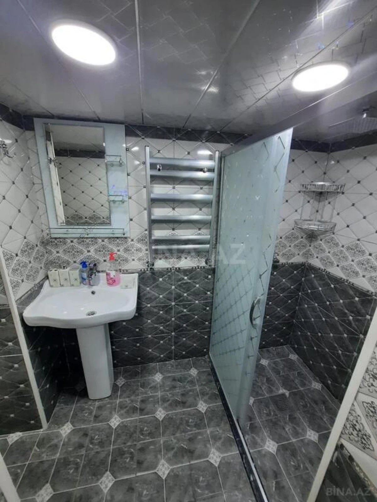 Satılır 6 otaqlı həyət evi 200 m²