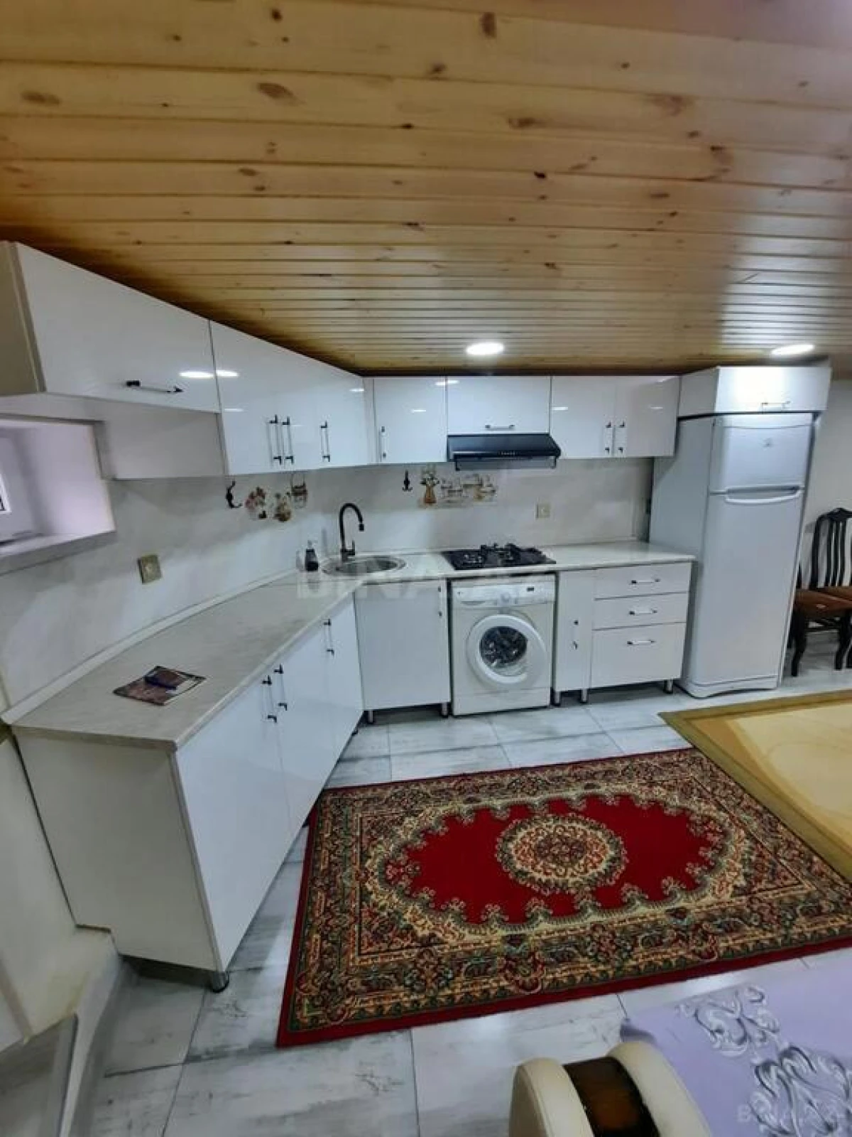 Satılır 6 otaqlı həyət evi 200 m²