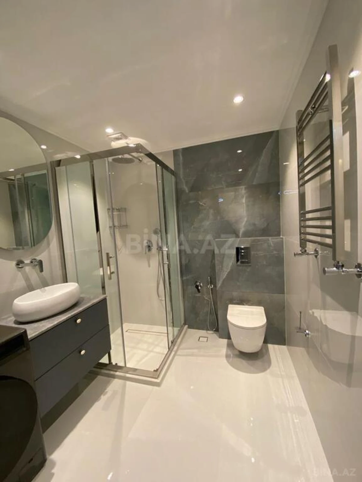 Satılır 2 otaqlı mənzil 84 m²