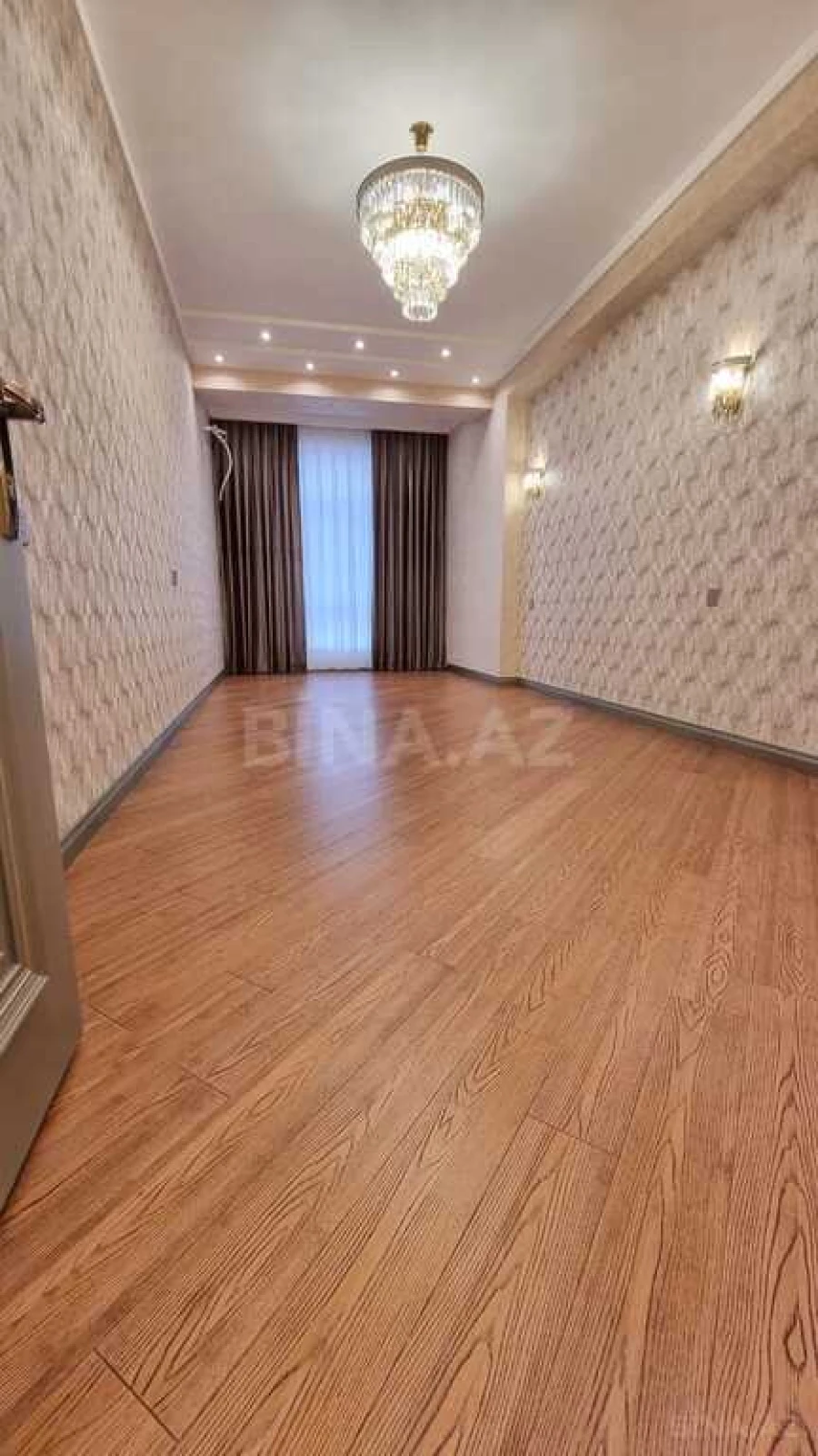 Satılır 4 otaqlı mənzil 195 m²