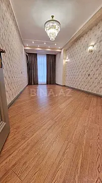 Satılır 4 otaqlı mənzil 195 m²