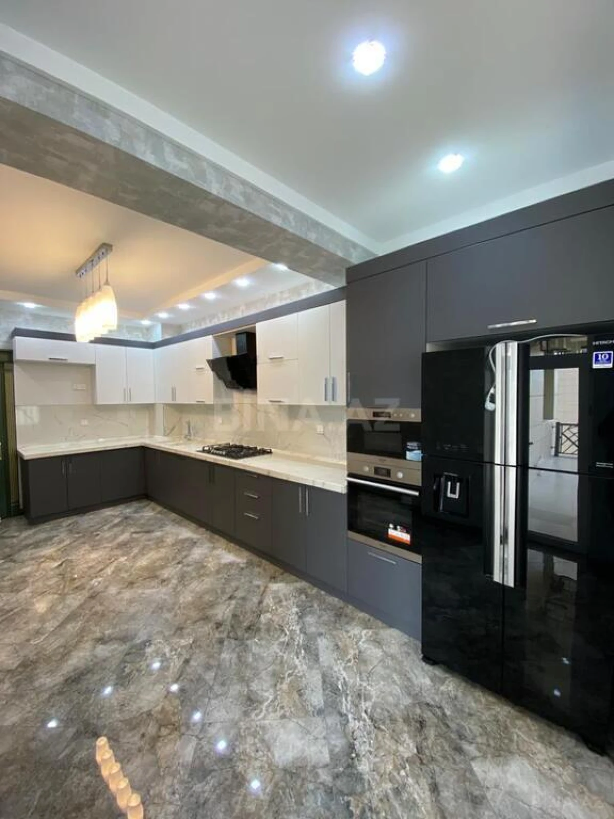 Satılır 4 otaqlı mənzil 195 m²