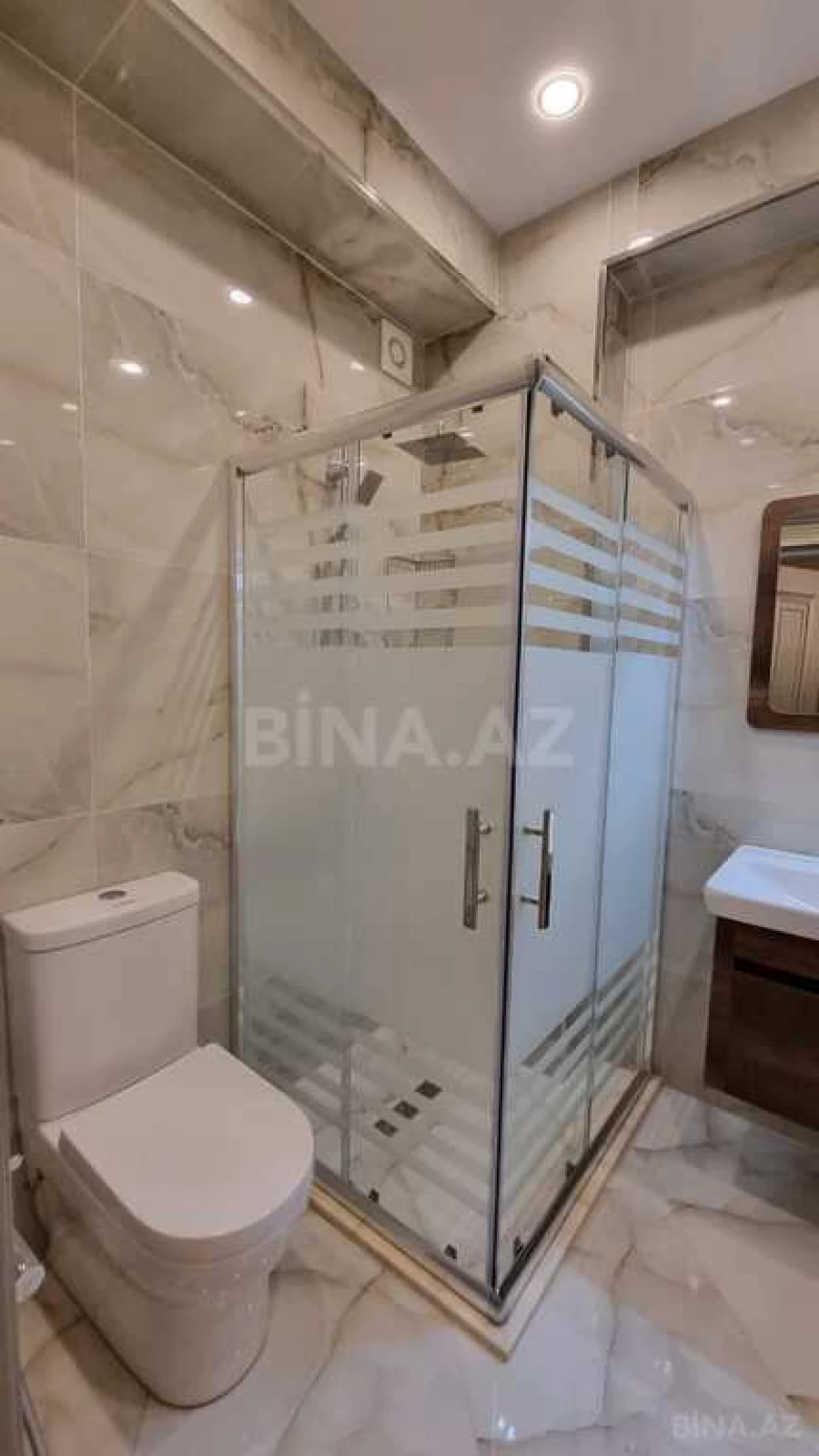 Satılır 4 otaqlı mənzil 195 m²