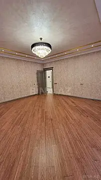 Satılır 4 otaqlı mənzil 195 m²