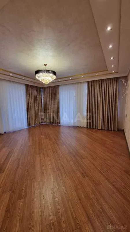 Satılır 4 otaqlı mənzil 195 m²