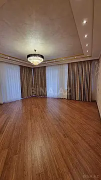 Satılır 4 otaqlı mənzil 195 m²