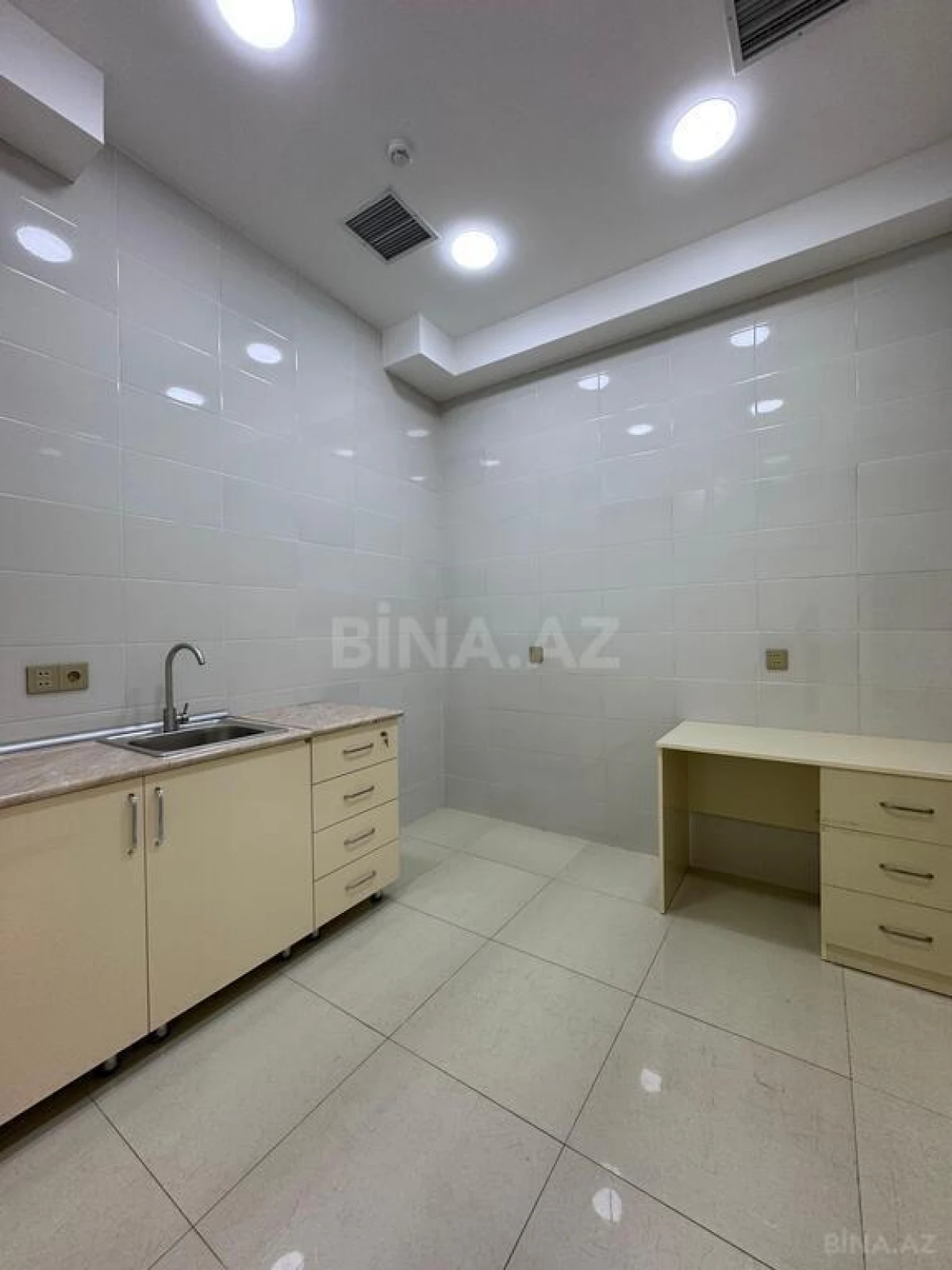 Kirayə verilir 7 otaqlı ofis 170 m²