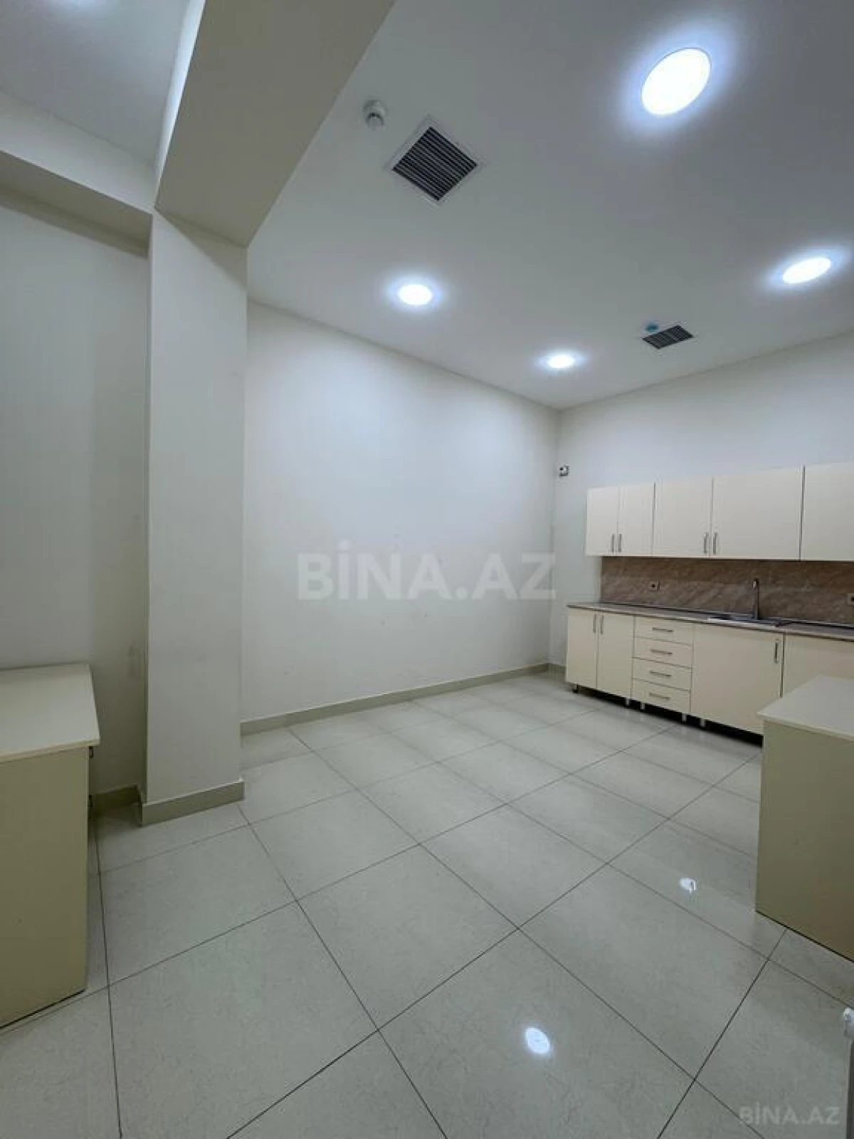 Kirayə verilir 7 otaqlı ofis 170 m²