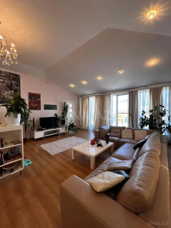 Satılır 6 otaqlı mənzil 432 m²