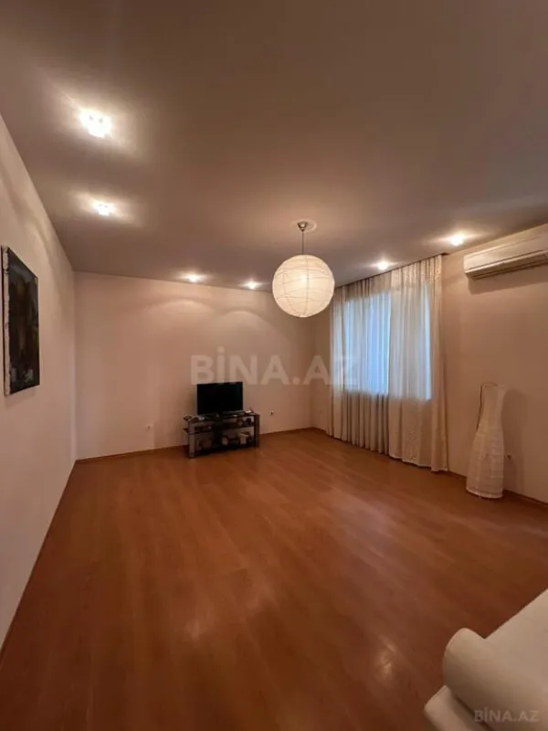 Satılır 6 otaqlı mənzil 432 m²