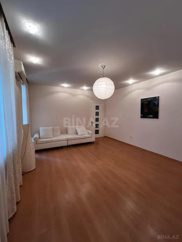 Satılır 6 otaqlı mənzil 432 m²