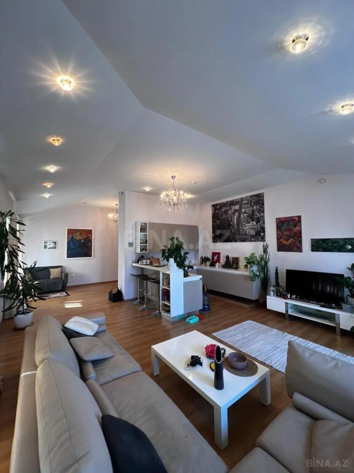 Satılır 6 otaqlı mənzil 432 m²