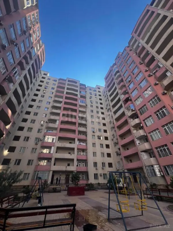 Satılır 6 otaqlı mənzil 432 m²