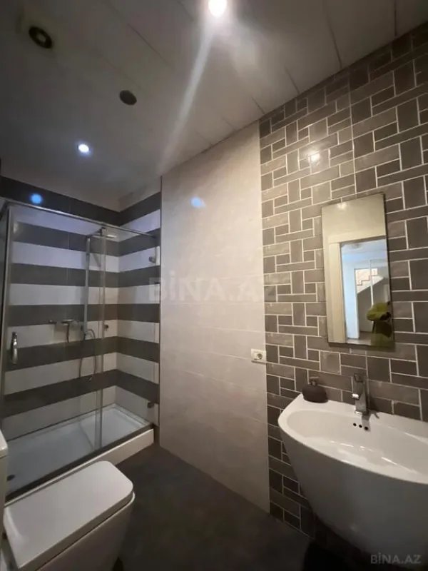 Satılır 6 otaqlı mənzil 432 m²