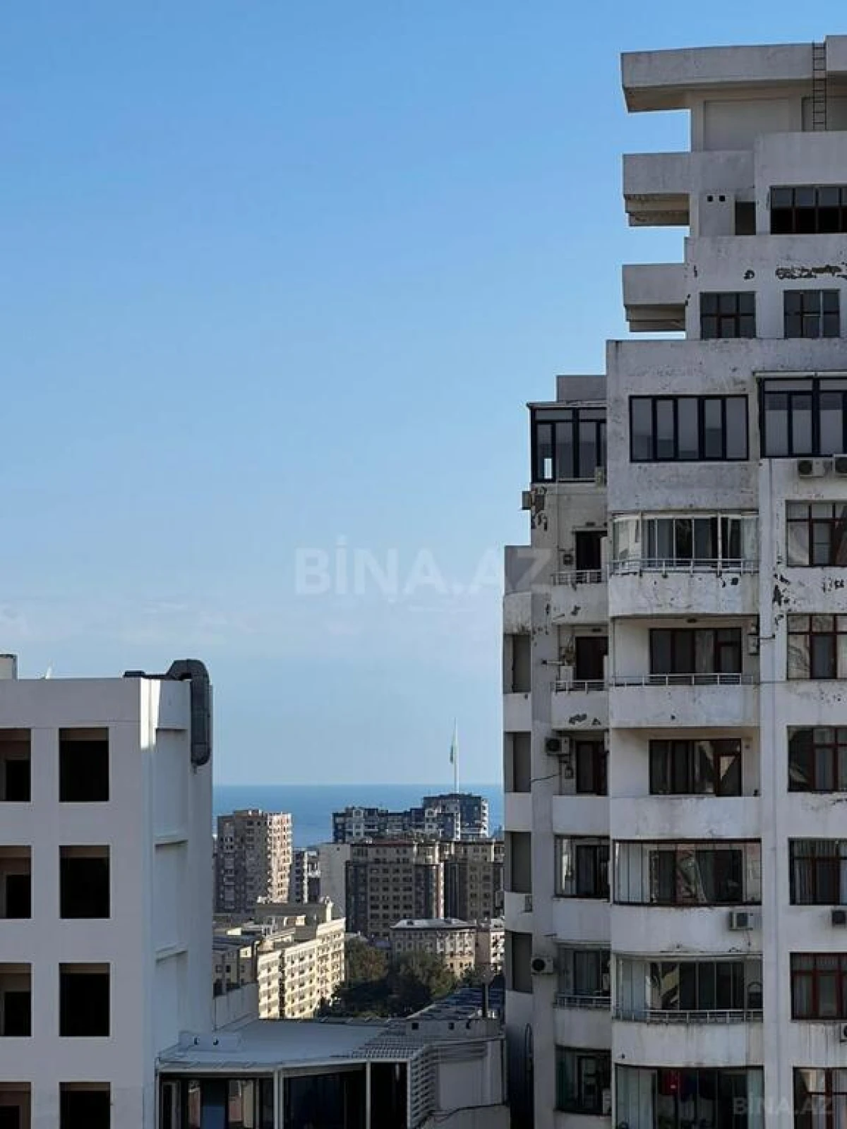 Satılır 6 otaqlı mənzil 432 m²