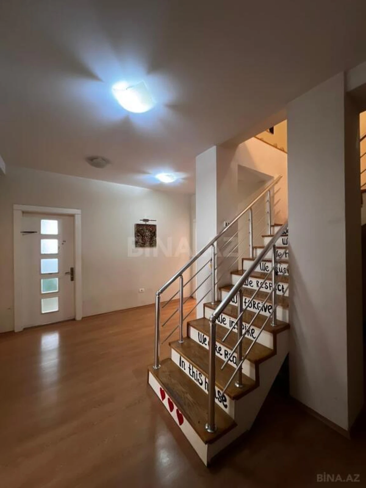 Satılır 6 otaqlı mənzil 432 m²