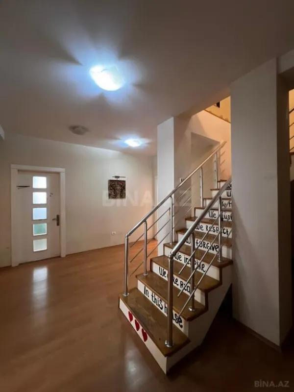 Satılır 6 otaqlı mənzil 432 m²