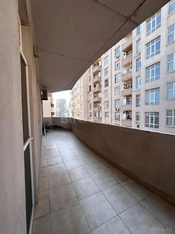 Satılır 6 otaqlı mənzil 432 m²