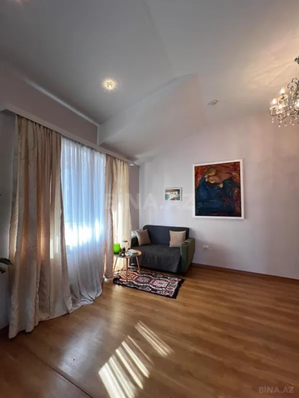 Satılır 6 otaqlı mənzil 432 m²