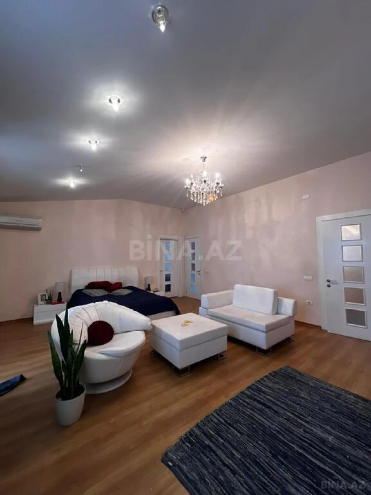 Satılır 6 otaqlı mənzil 432 m²