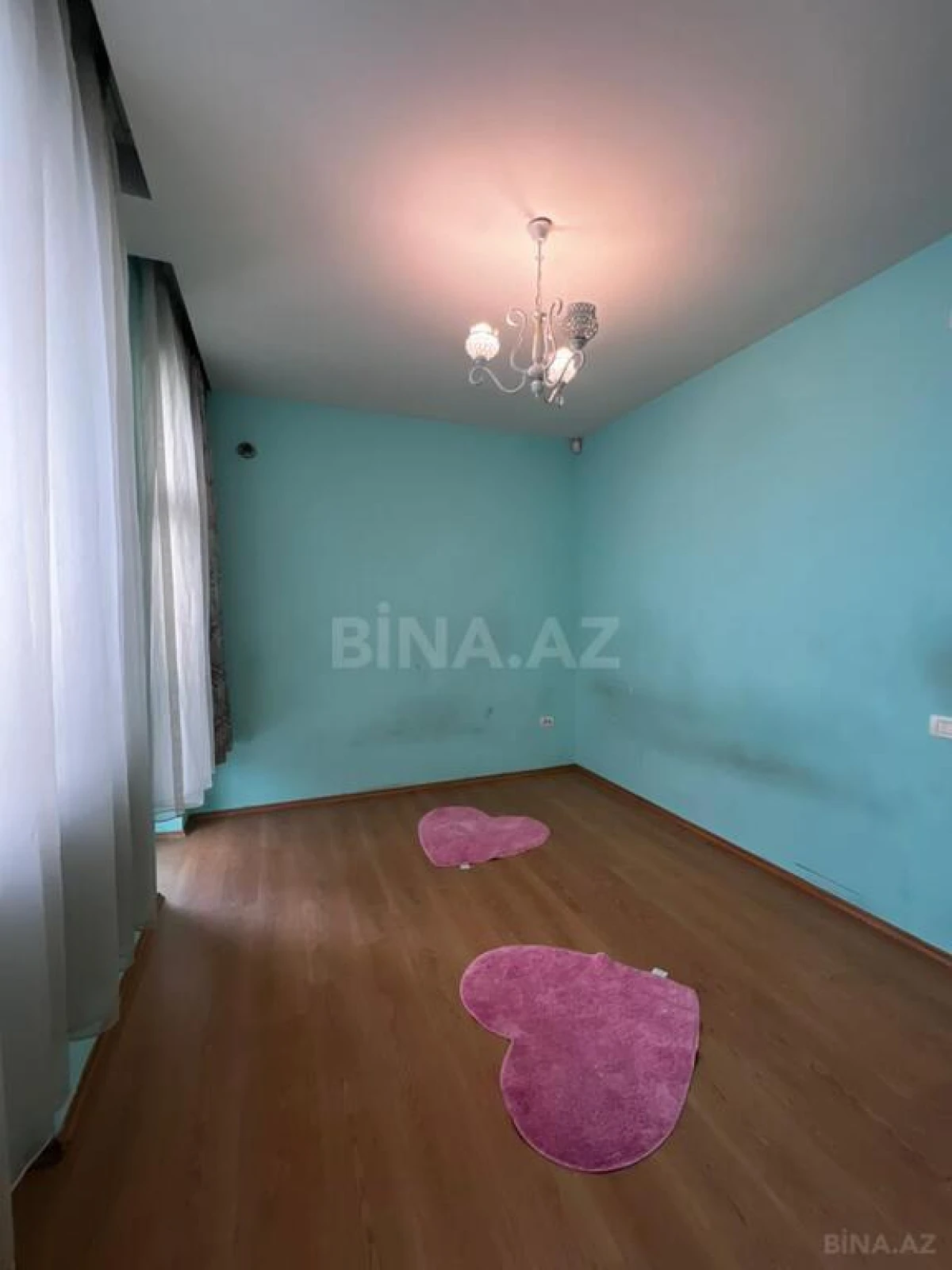 Satılır 6 otaqlı mənzil 432 m²