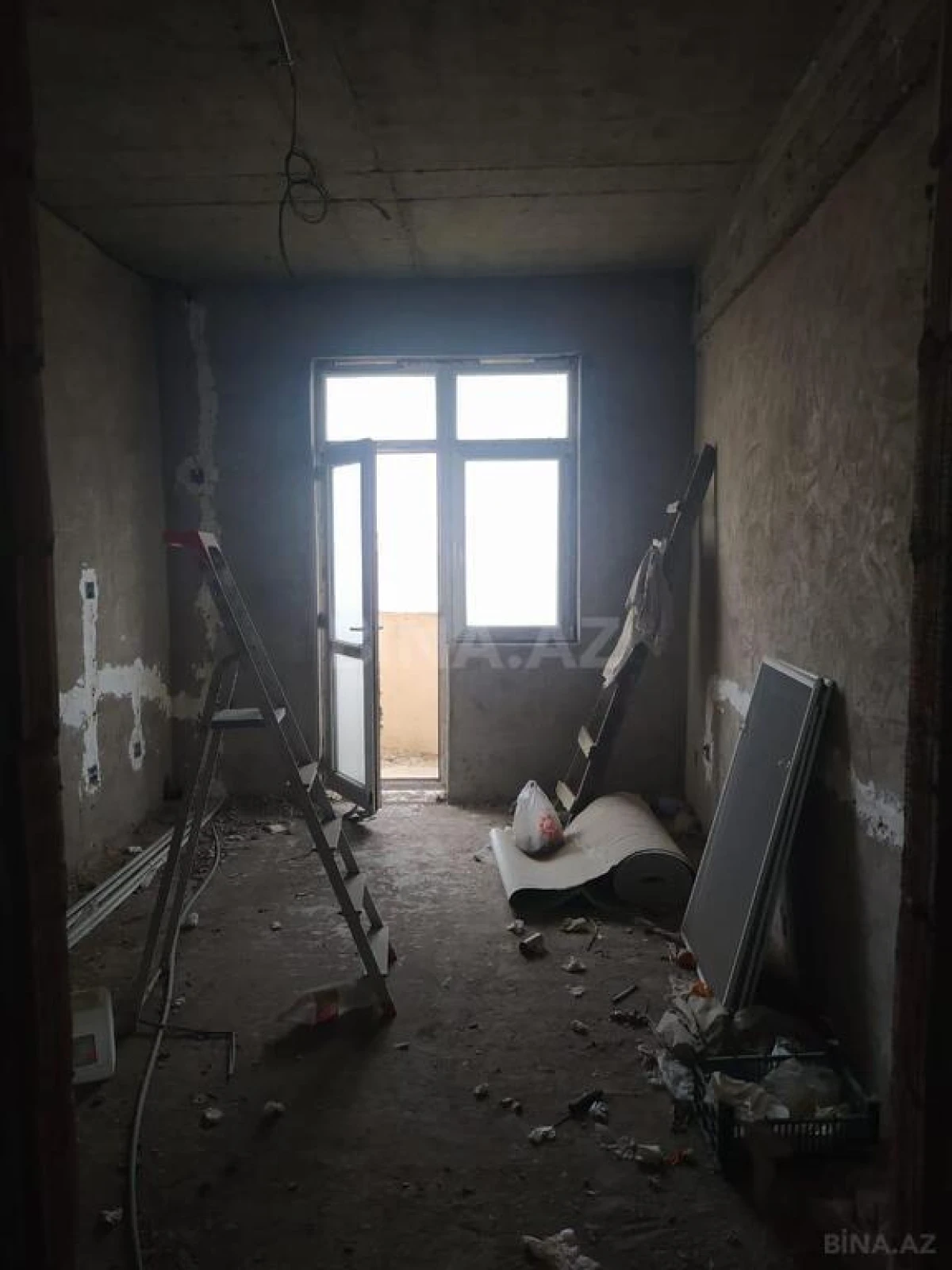 Satılır 2 otaqlı mənzil 111 m²