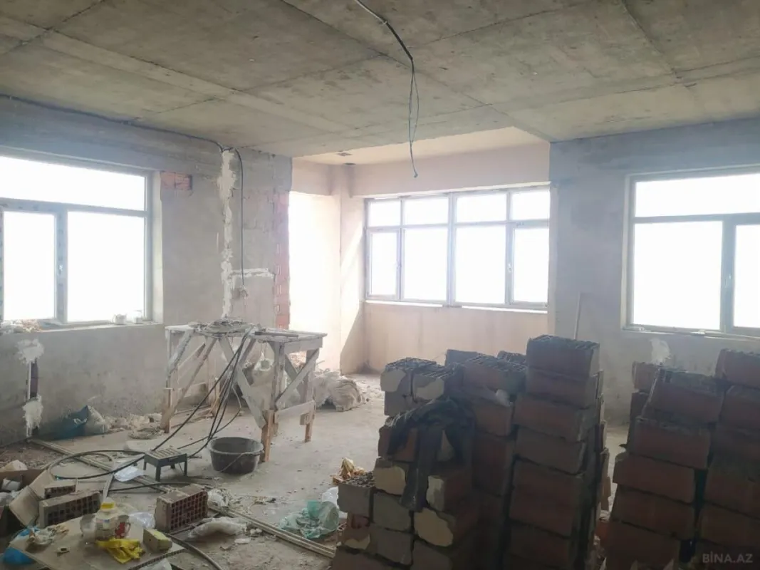 Satılır 2 otaqlı mənzil 111 m²