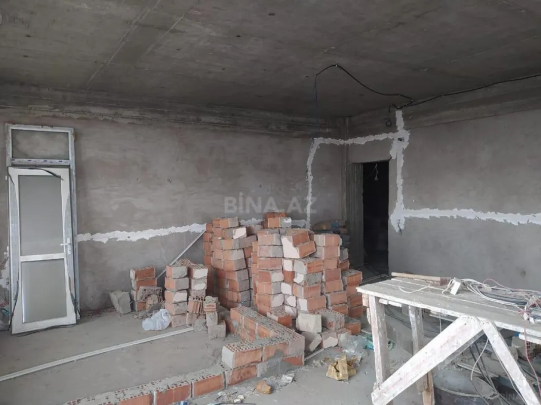 Satılır 2 otaqlı mənzil 111 m²