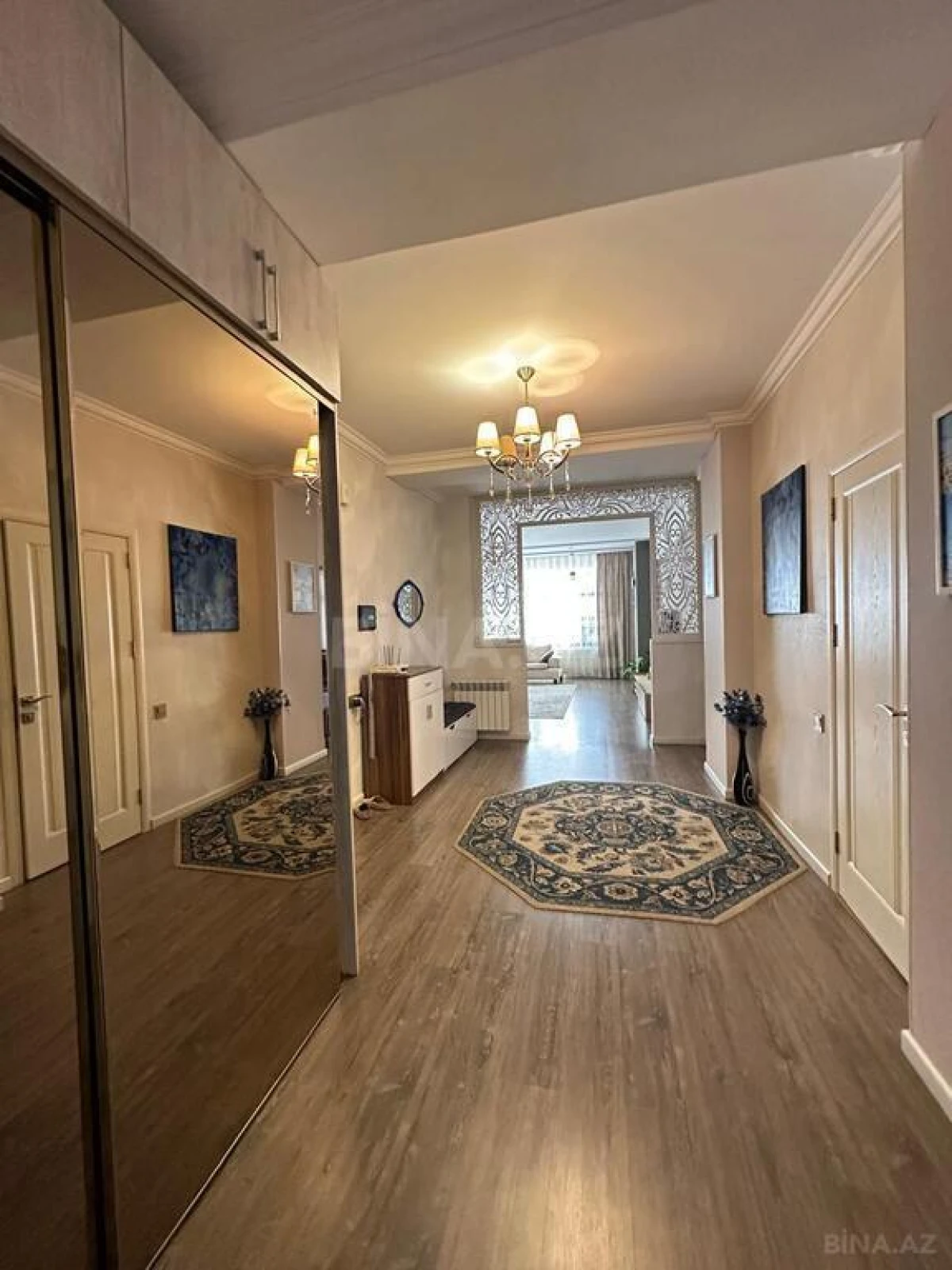 Satılır 3 otaqlı mənzil 137 m²