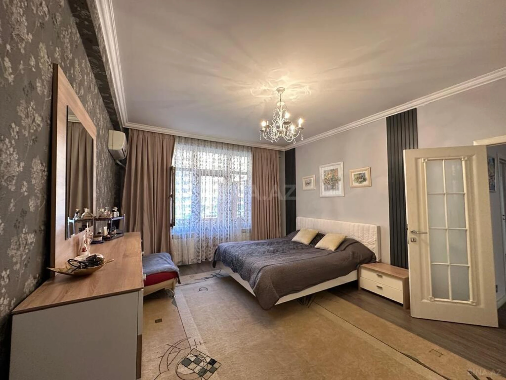 Satılır 3 otaqlı mənzil 137 m²