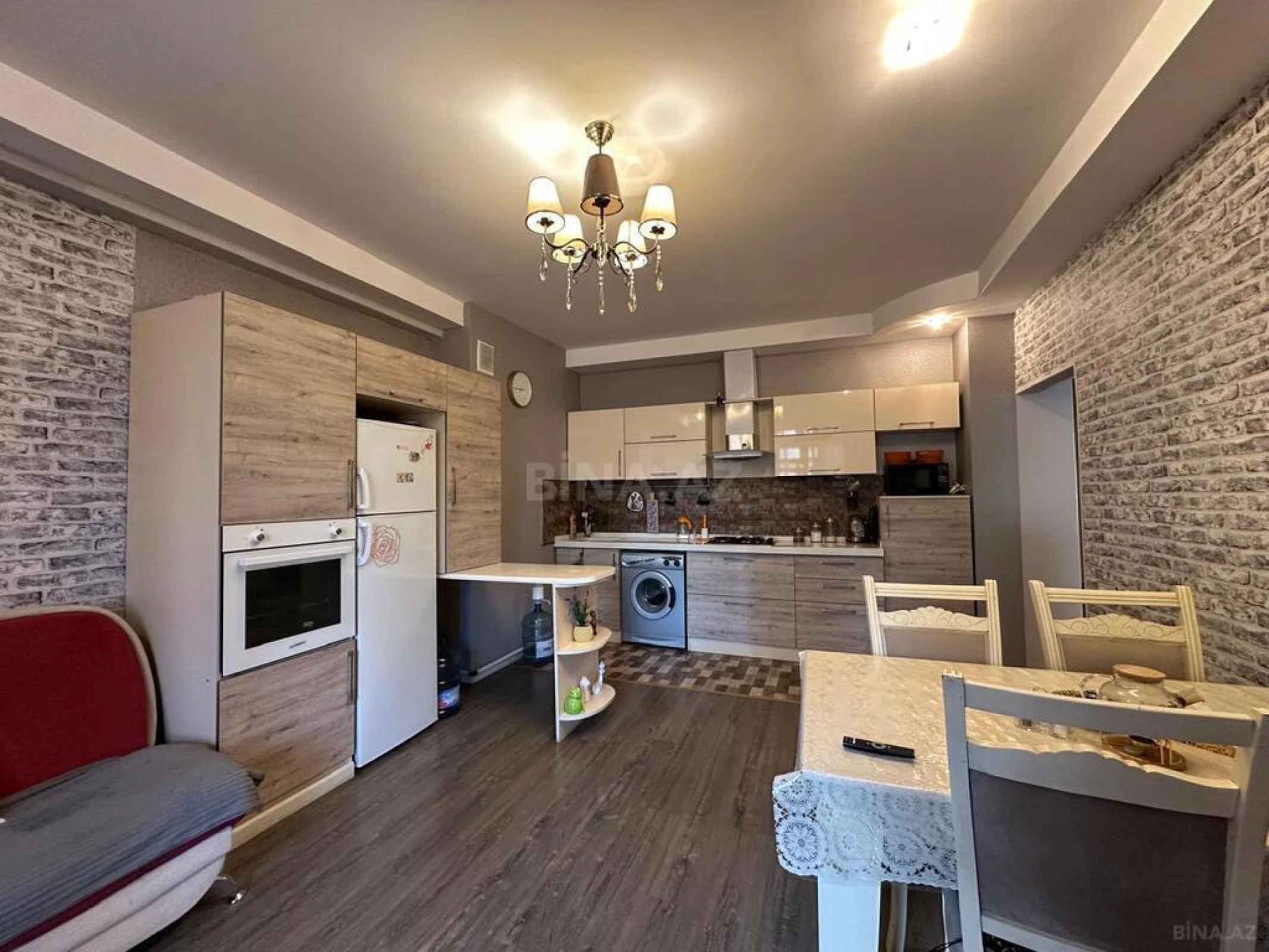 Satılır 3 otaqlı mənzil 137 m²