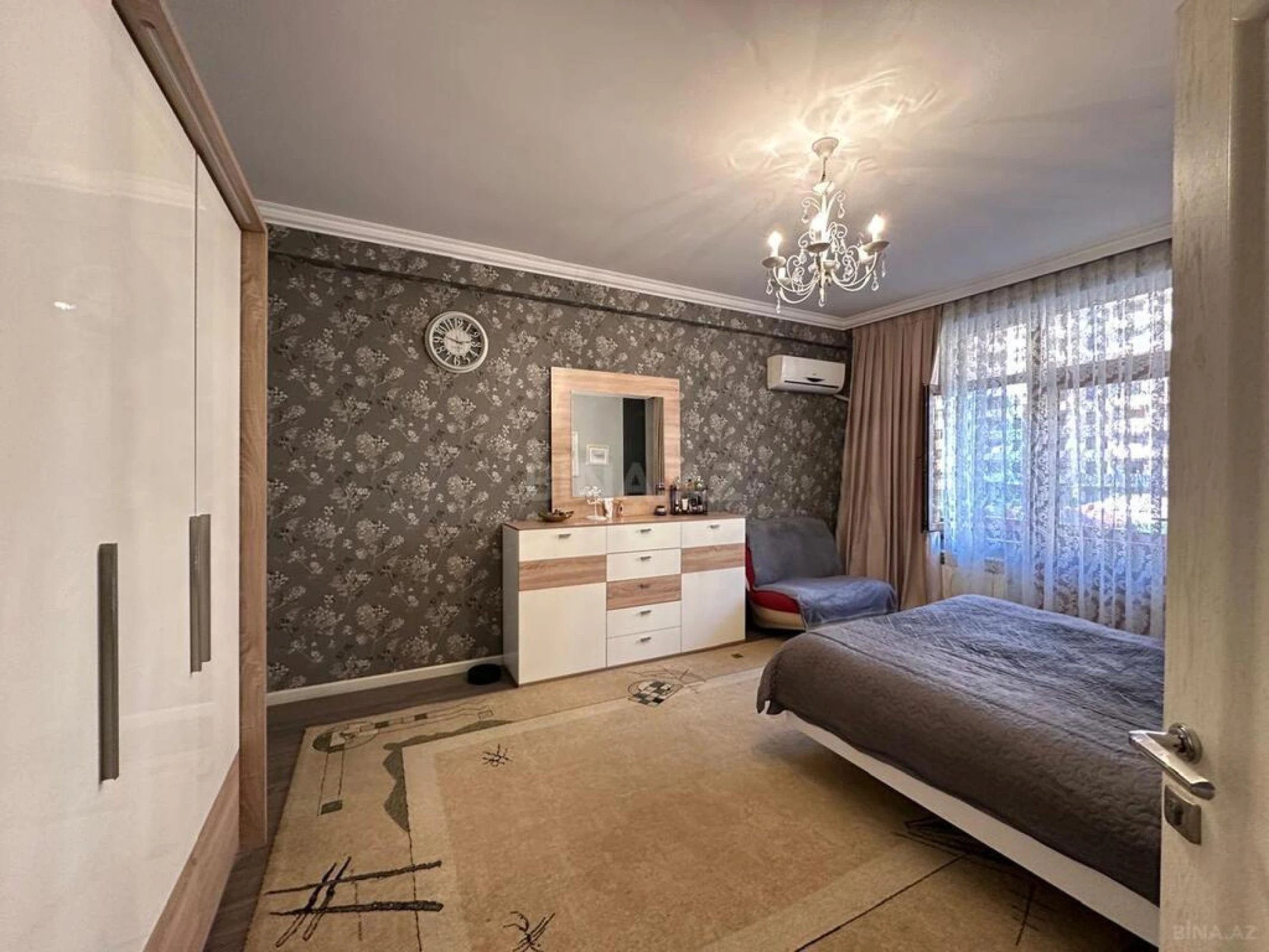 Satılır 3 otaqlı mənzil 137 m²