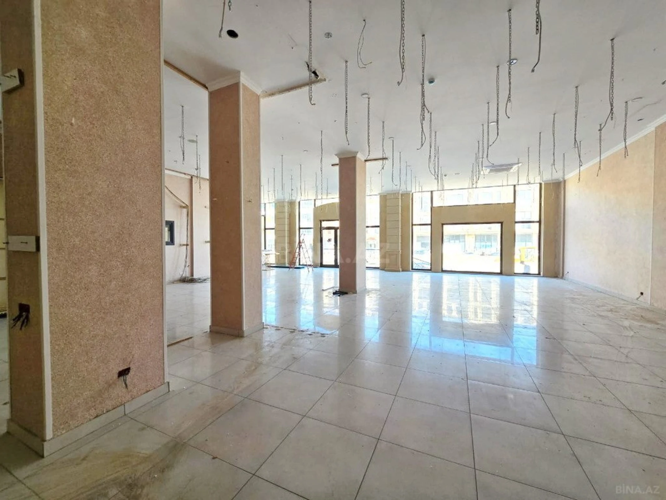 Kirayə verilir obyekt 940 m²