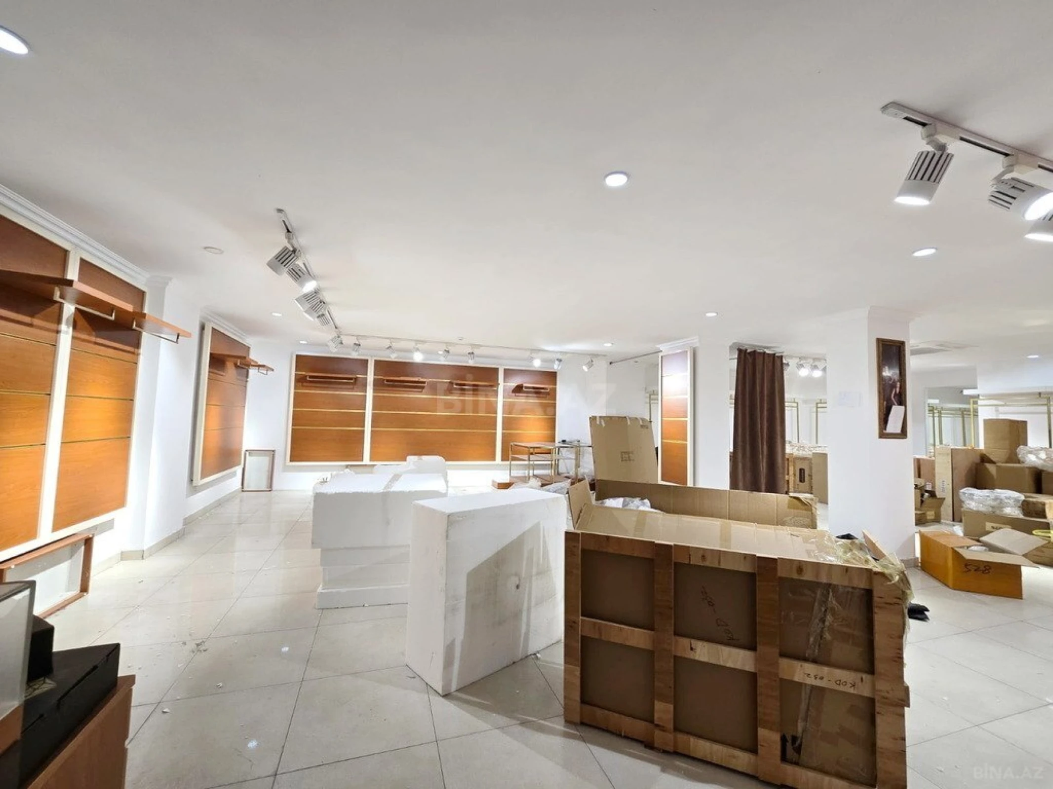 Kirayə verilir obyekt 940 m²