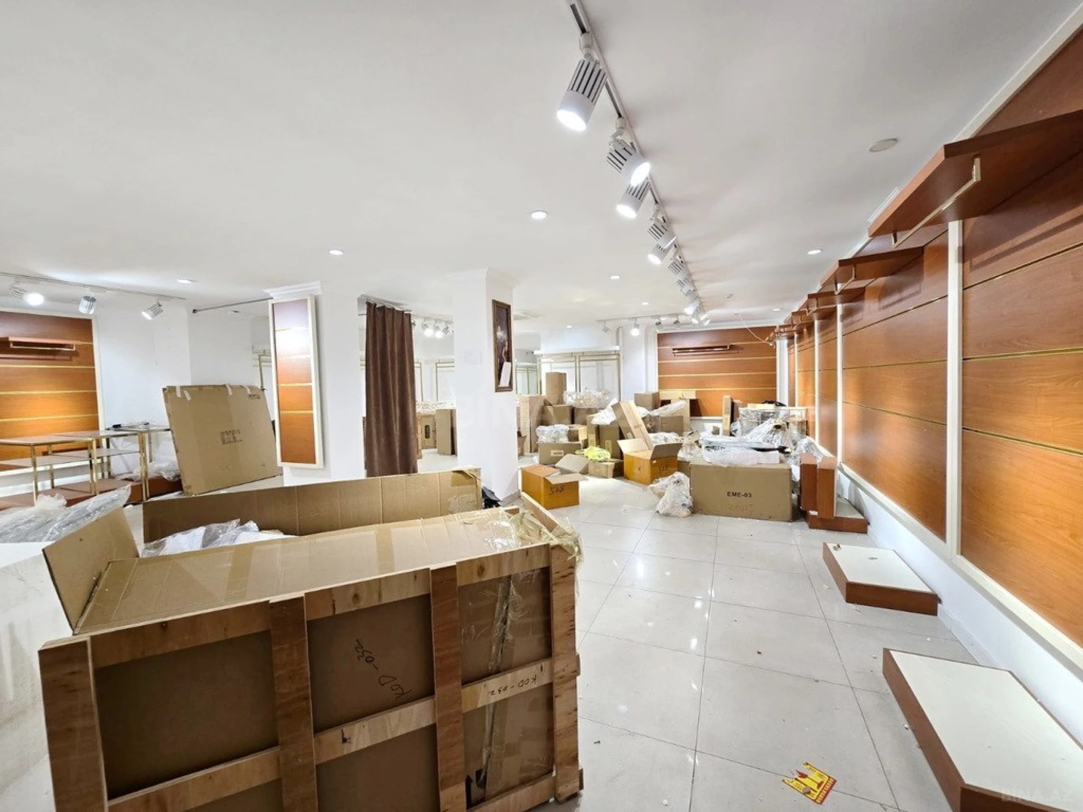 Kirayə verilir obyekt 940 m²