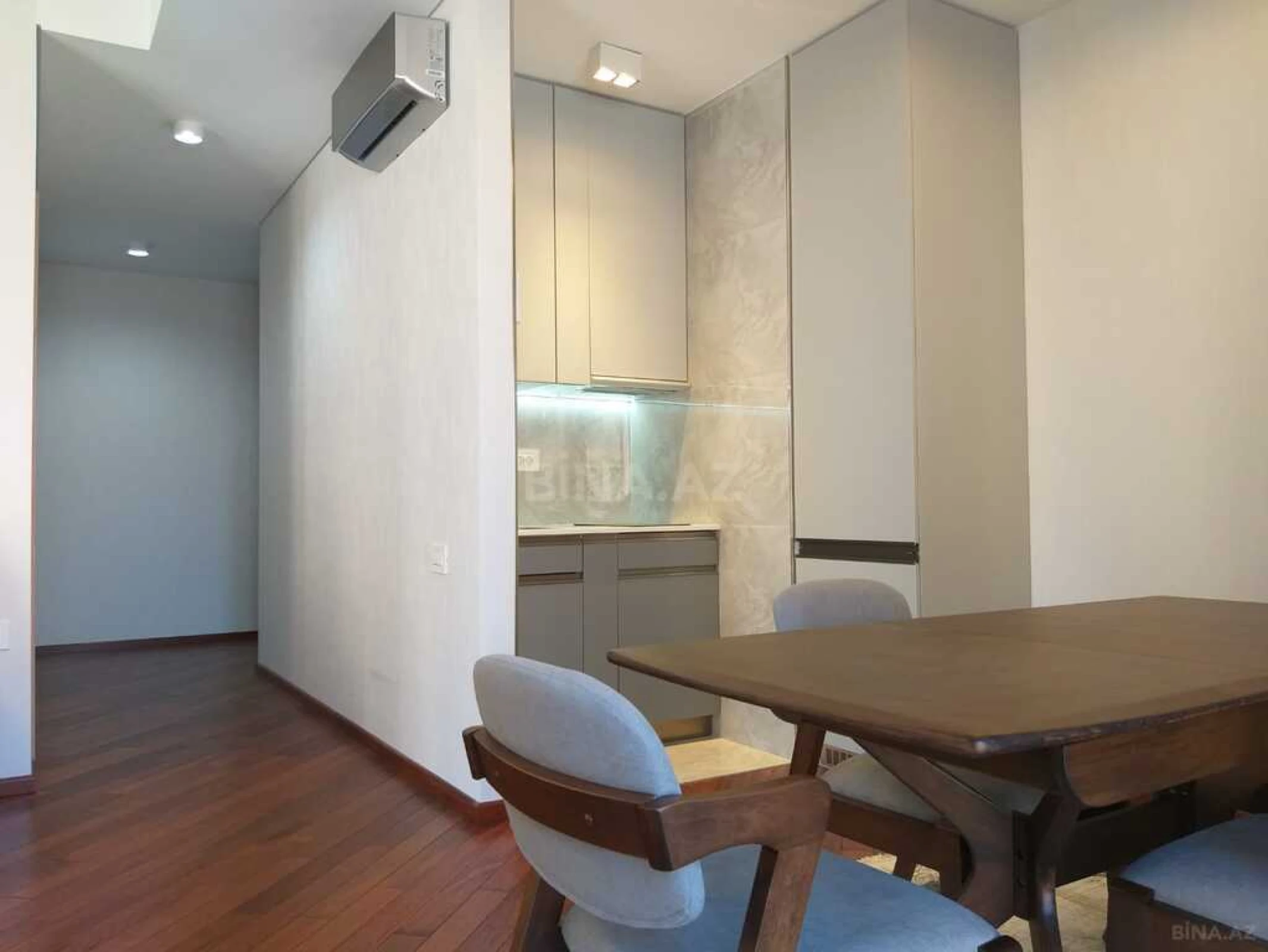 Satılır 2 otaqlı mənzil 82 m²