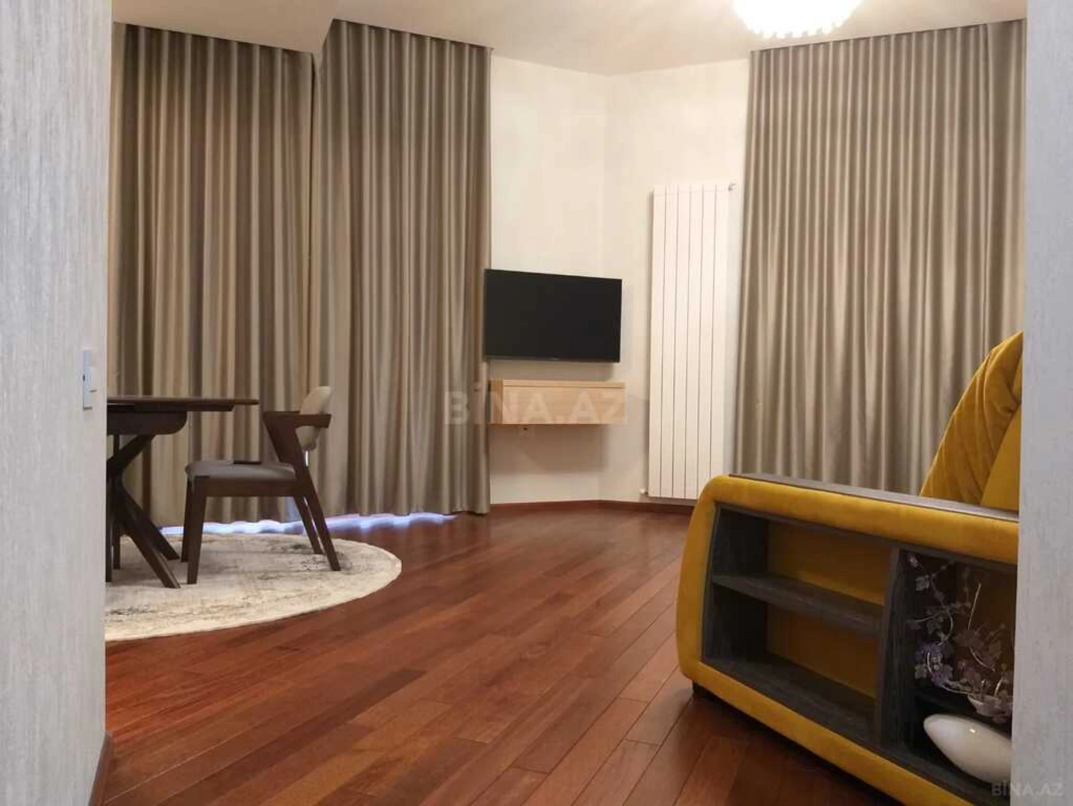 Satılır 2 otaqlı mənzil 82 m²