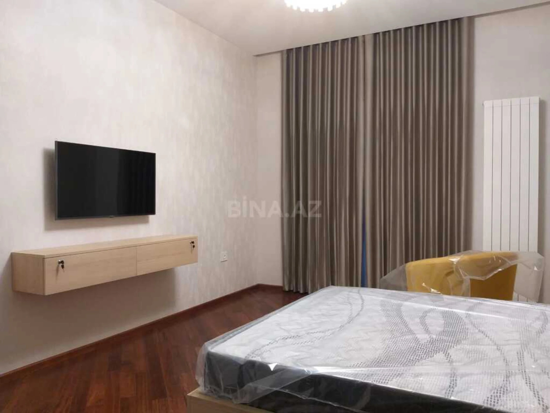 Satılır 2 otaqlı mənzil 82 m²