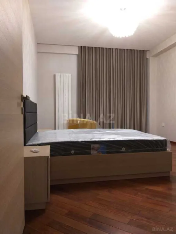 Satılır 2 otaqlı mənzil 82 m²