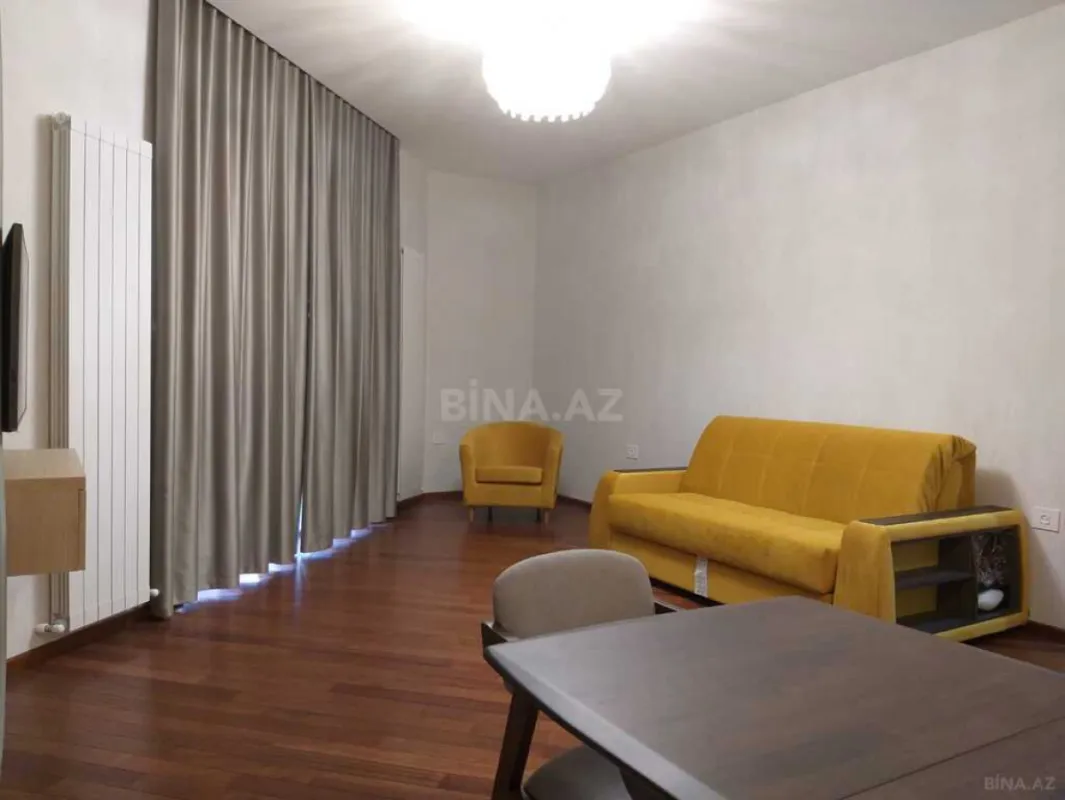 Satılır 2 otaqlı mənzil 82 m²