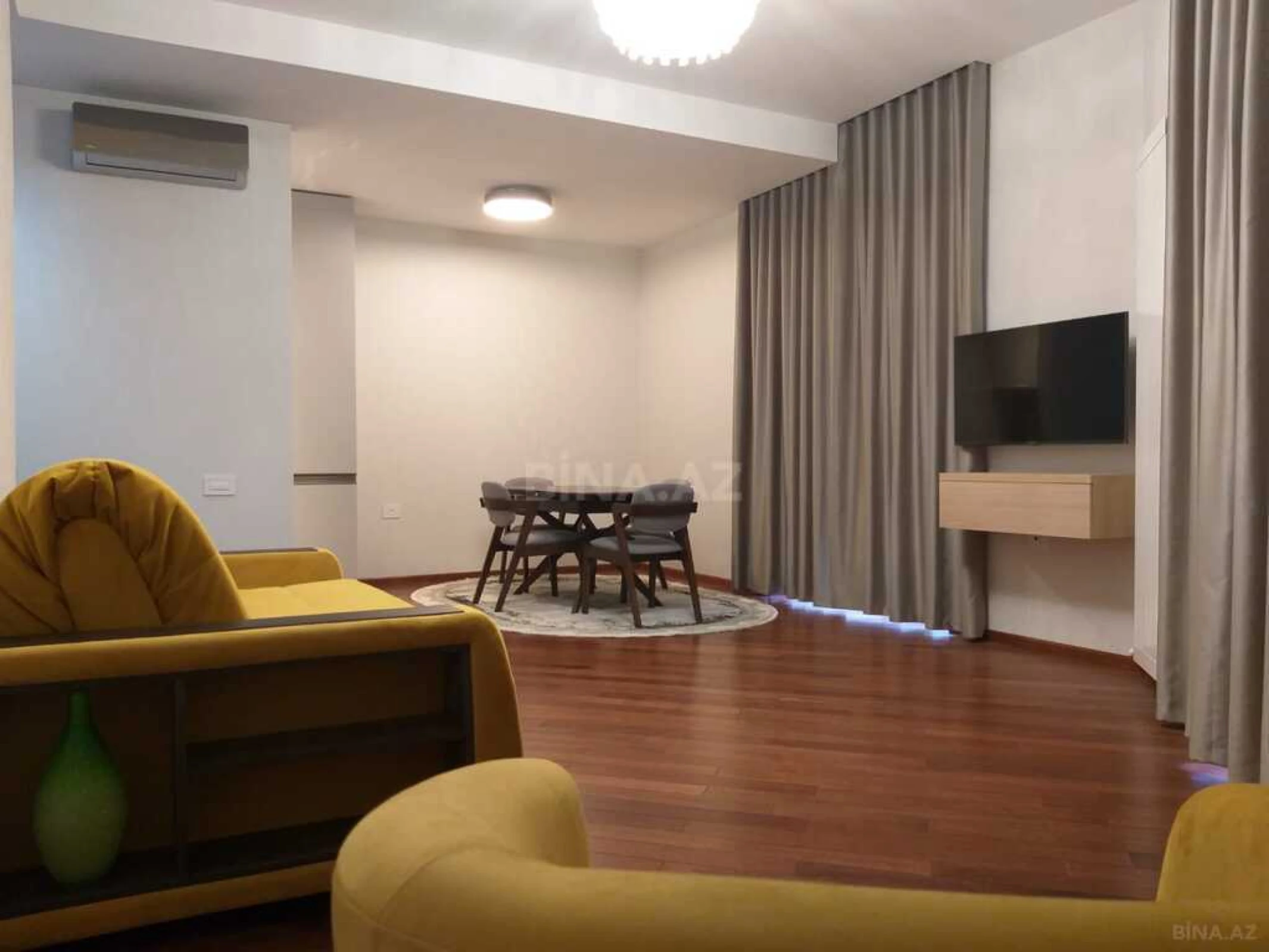 Satılır 2 otaqlı mənzil 82 m²