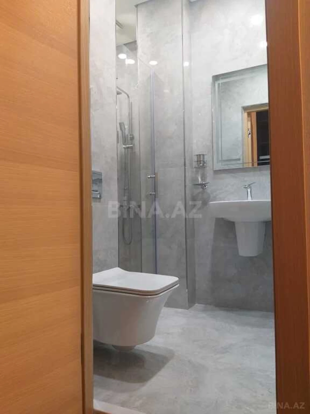 Satılır 2 otaqlı mənzil 82 m²